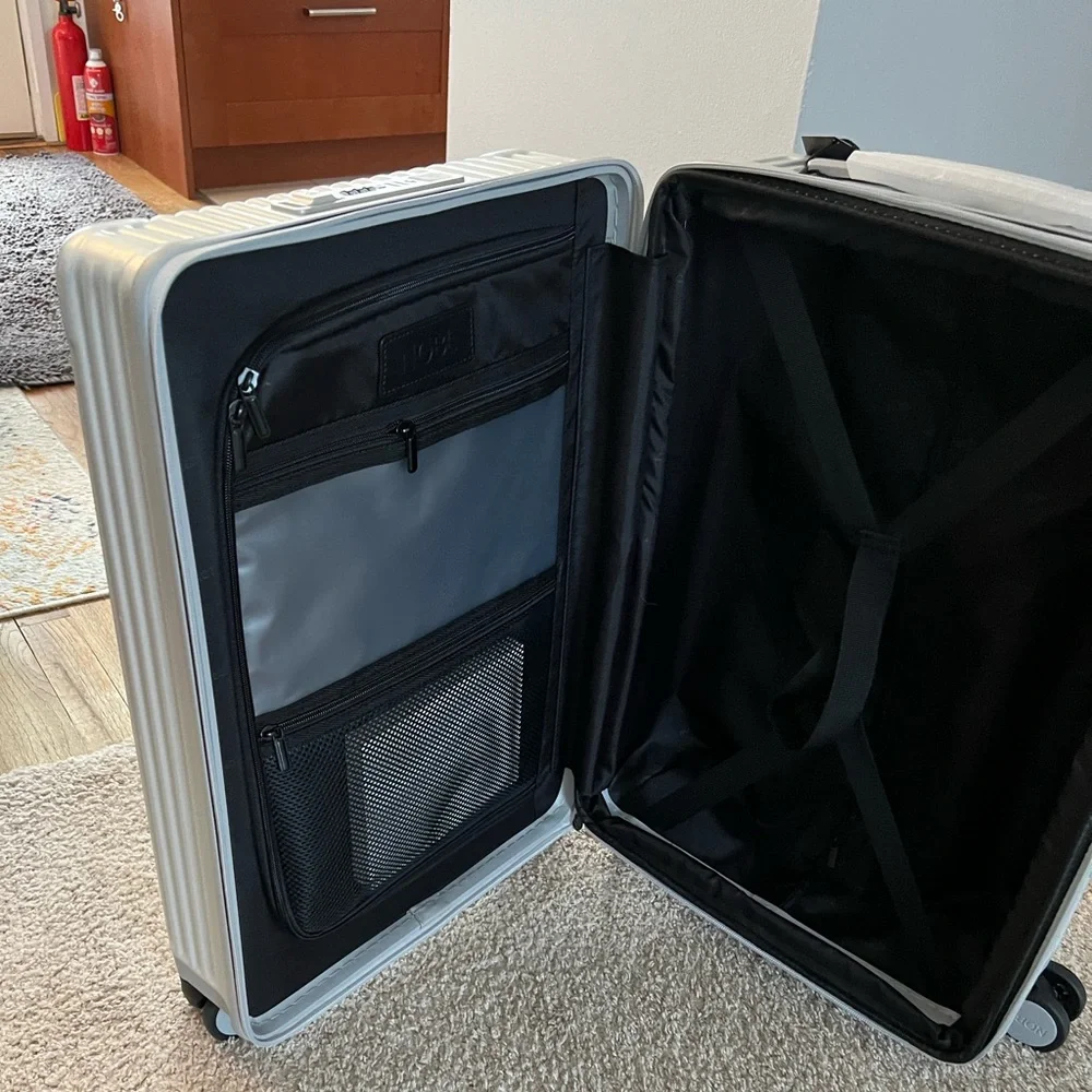 Nobl- Carry On Silver Hard Shell Suitcase - Picture 7 of 7